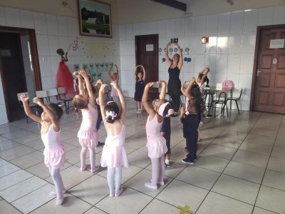 Iniciado o Curso Livre da ballet no Colégio Referência